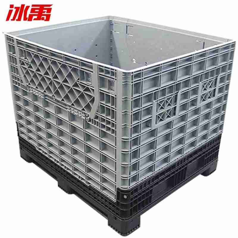 游客们品尝黑龙江特色美食